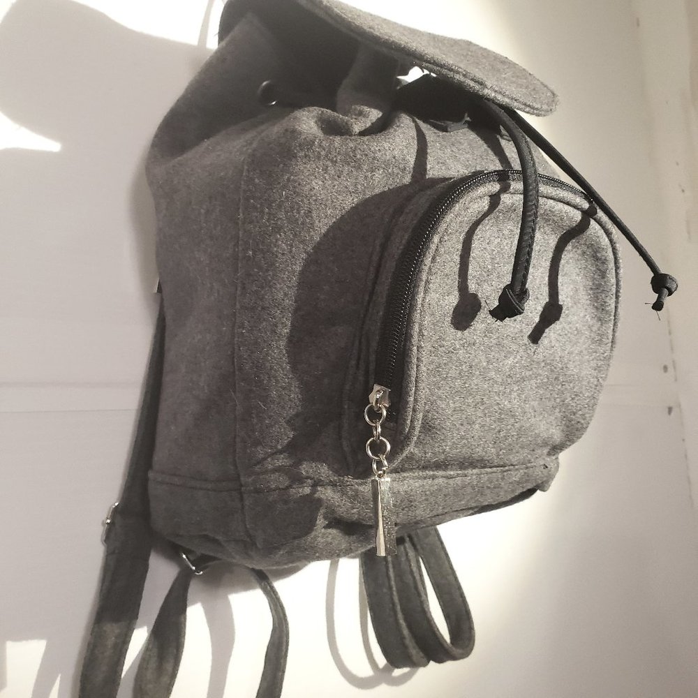 Gloria Vanderbilt Bag Mini shoulder straps grey black top flap cinch closure GL